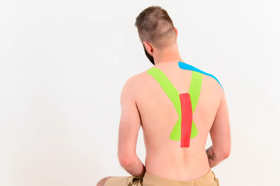 Подробная схема аппликации кинезиотейпом при боли в спине. Вариант 1