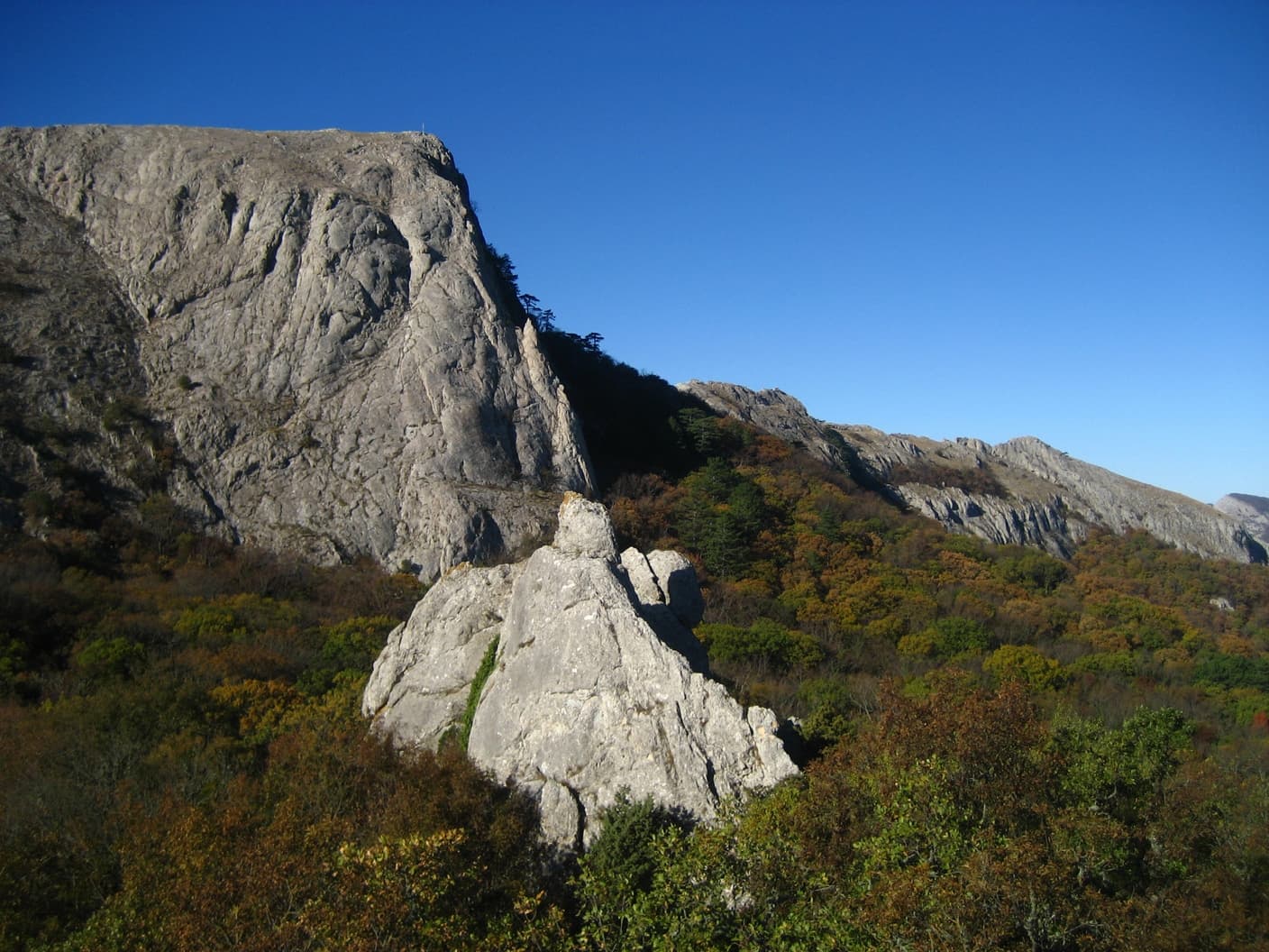 по горному Крыму осенью