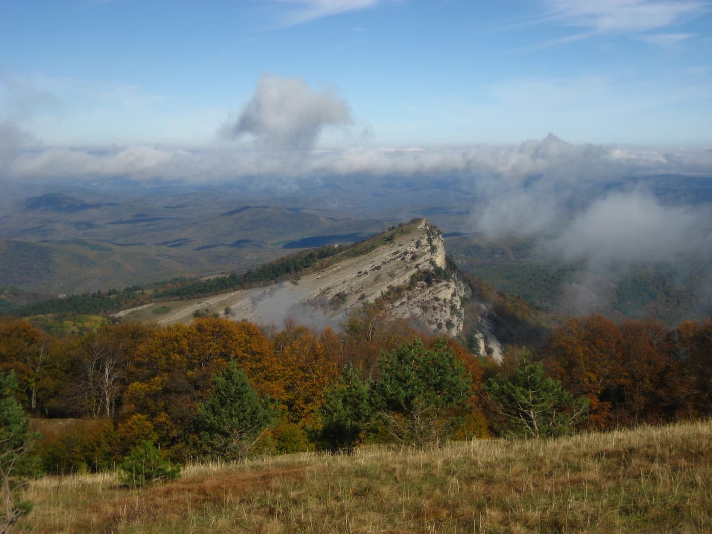 по горному Крыму осенью