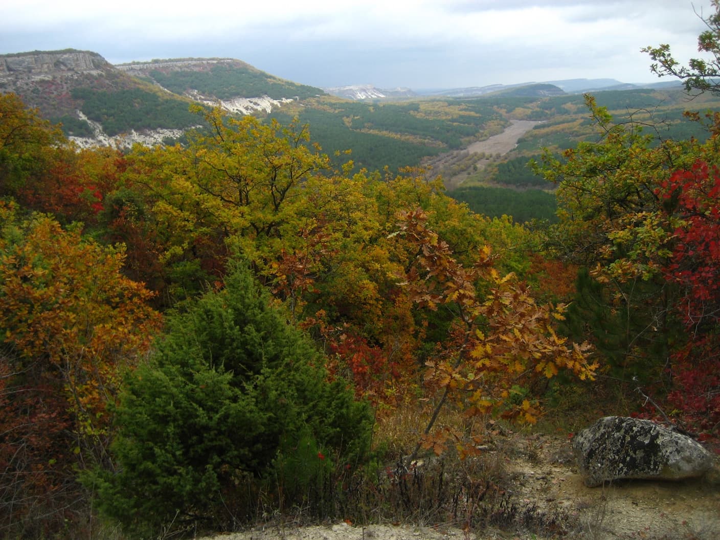 по горному Крыму осенью