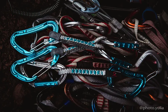 Альпинистский карабин: разбираемся в видах, назначениях и маркировке