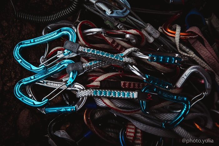 Альпинистский карабин: разбираемся в видах, назначениях и маркировке