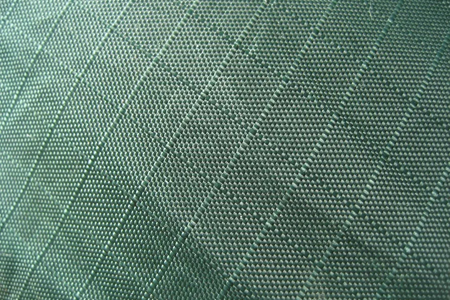 Разный рисунок рипстоп волокон на тканях используемых в  палатках
