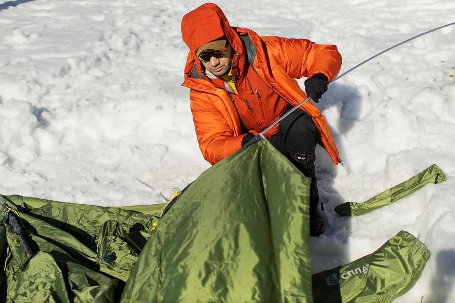 Палатку с внешними душами легко и быстро устанавливать Палатку с внешними душами легко и быстро устанавливать