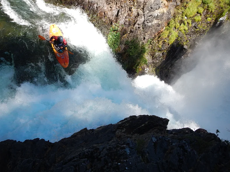 Водопад Salto Alerces на реке Мансо