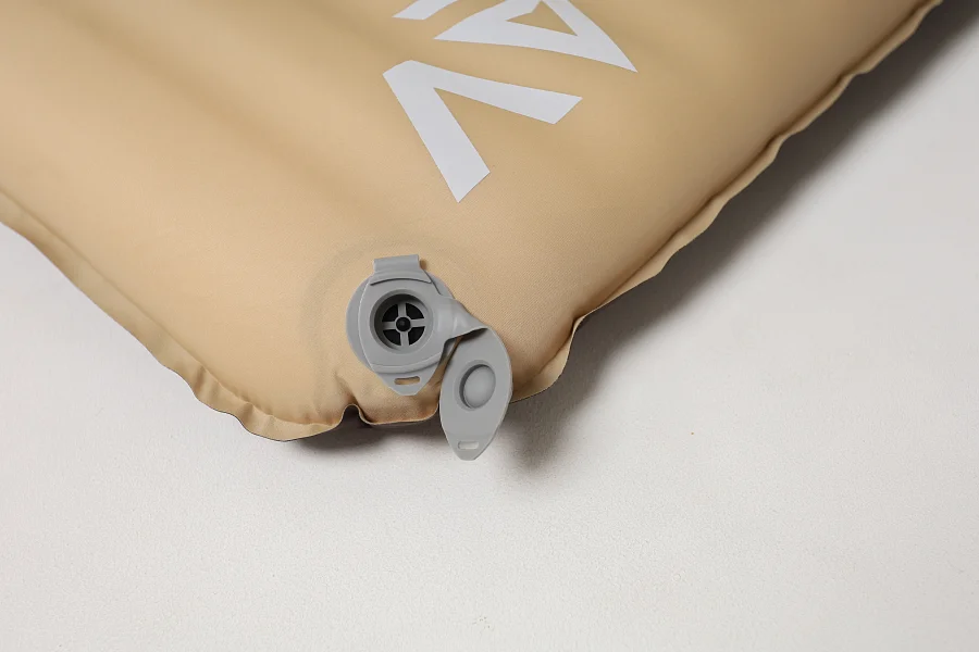 Туристический самонадувающийся коврик