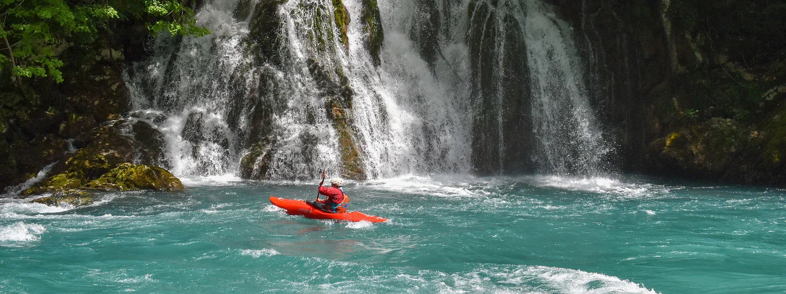 Каякинг в бурных водах. Фото Свешникова А