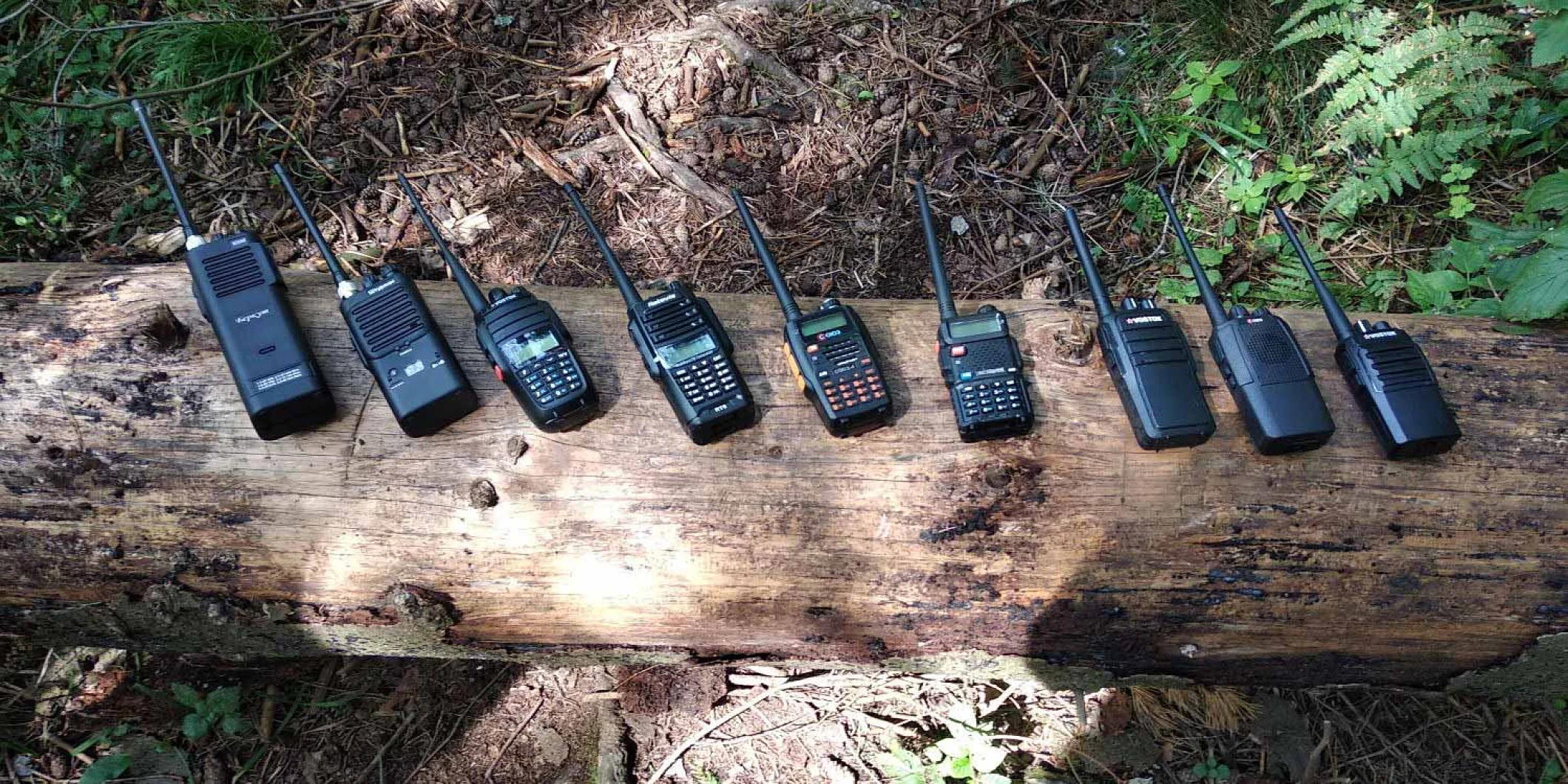 рация для леса. рация в разных проекциях. нужна рация. рации для охоты и рыбалки 20км. лесная рация.